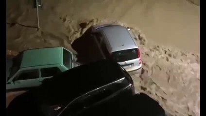 Toscana, l'ora pi? buia: allagamenti e esondazioni, allagati anche gli ospedali / Video