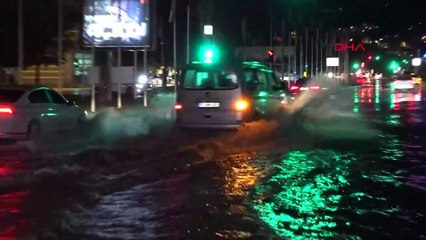 Bursa'da Sağanak Yağış Hayatı Olumsuz Etkiledi