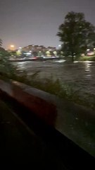 Alluvione a Prato, il Bisenzio sfiora ponte Petrino