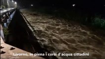 Livorno, paura per i violenti temporali: i fiumi si ingrossano, famiglie evacuate / Video