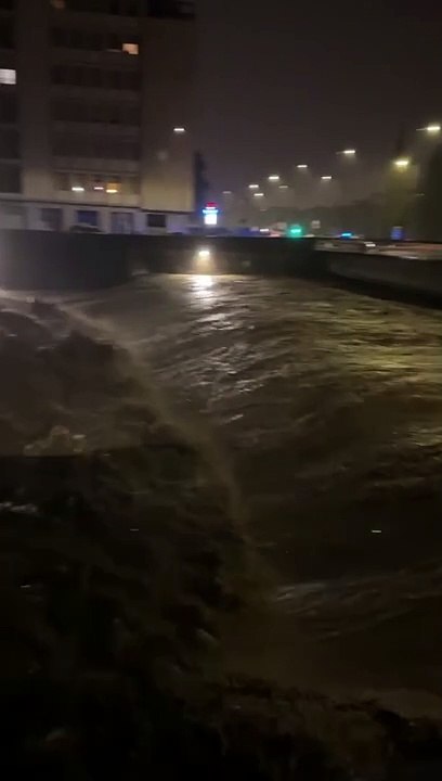 Alluvione a Prato, il Bisenzio fa paura al ponte XX Settembre