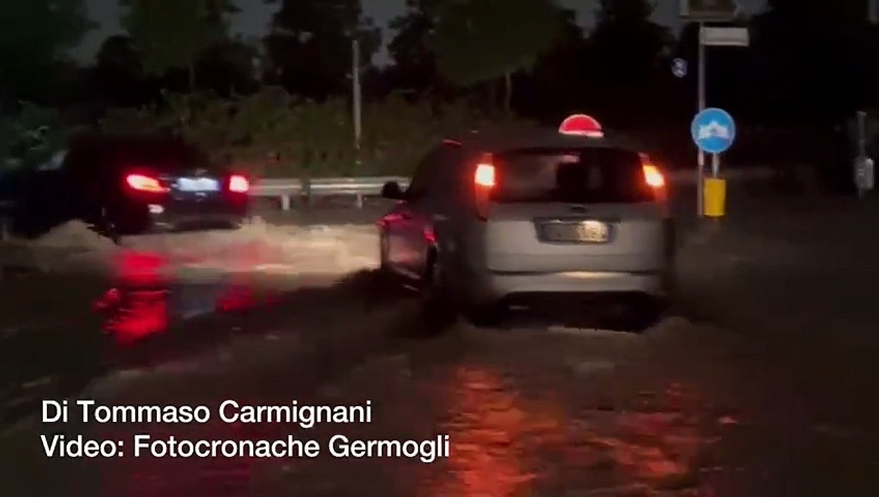 Paura a Campi per la piena del Bisenzio che esonda in citt?