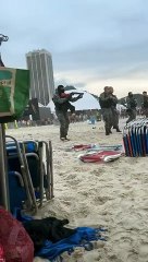 Policía de Rio de Janeiro disparando a hinchas de Boca