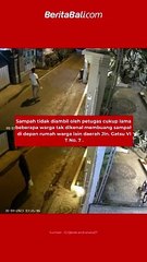 Akibat sampah tidak diambil oleh petugas cukup lama, beberapa warga tak dikenal membuang sampah di depan rumah warga lain di Jln. Gatsu VI T no. 7, Desa dauh Puri Kaja.