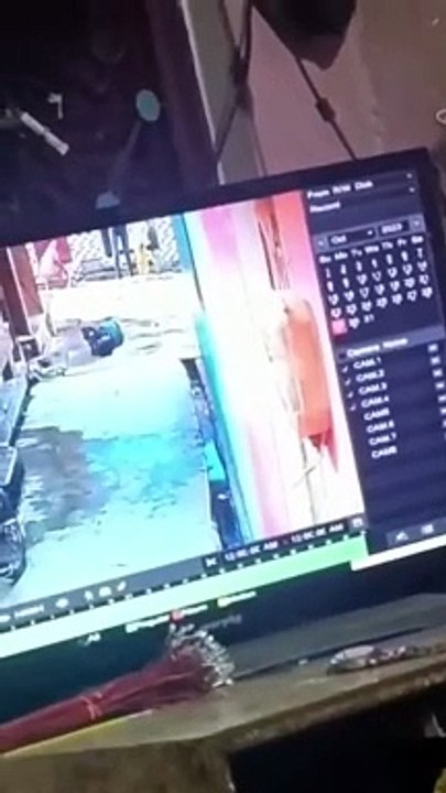 रस्सी बांध रहे लड़के का फिसला पैर, थर्ड फ्लोर से गिरकर हुई मौत; देखें Video