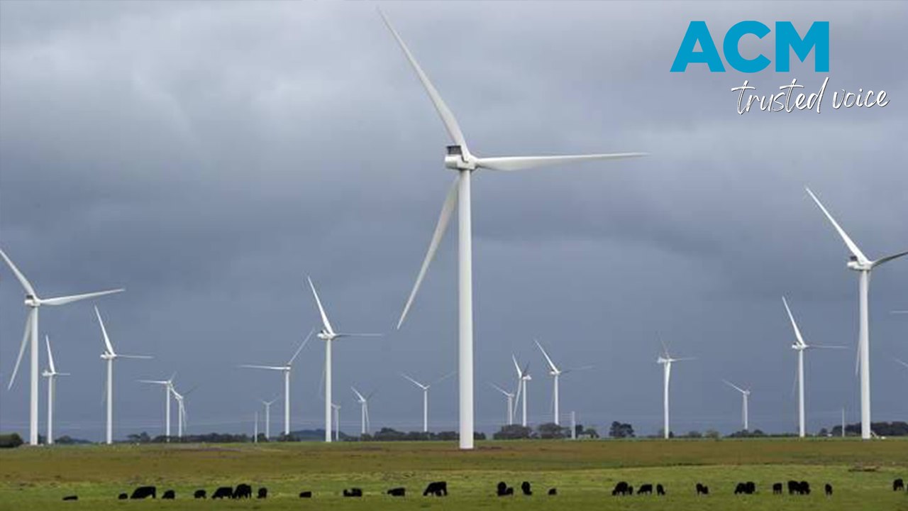 Wind and solar farms: Australia expected to miss 2030 green energy targets