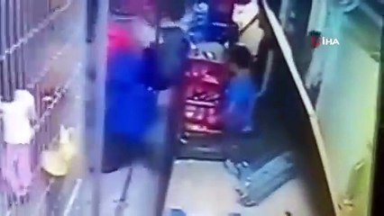 Esenyurt'ta Döner Bıçağıyla Saldırı: Kavga Anları Güvenlik Kamerasında