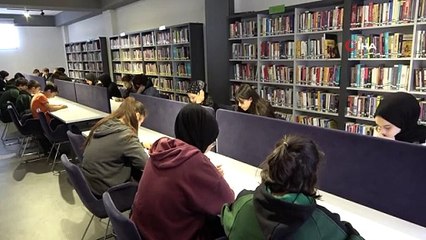 Düğün salonu kütüphaneye dönüştürüldü