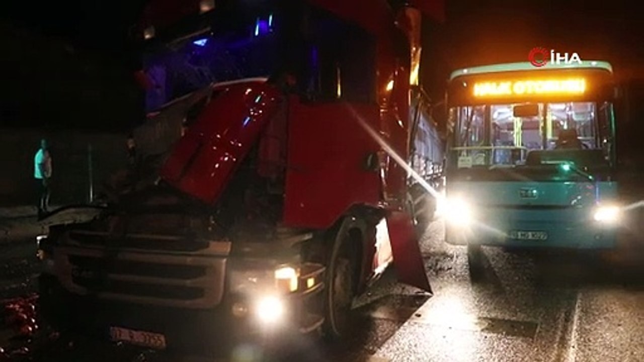 Kırmızı ışıkta duramayan tır, otobüs ve kamyona çarptı