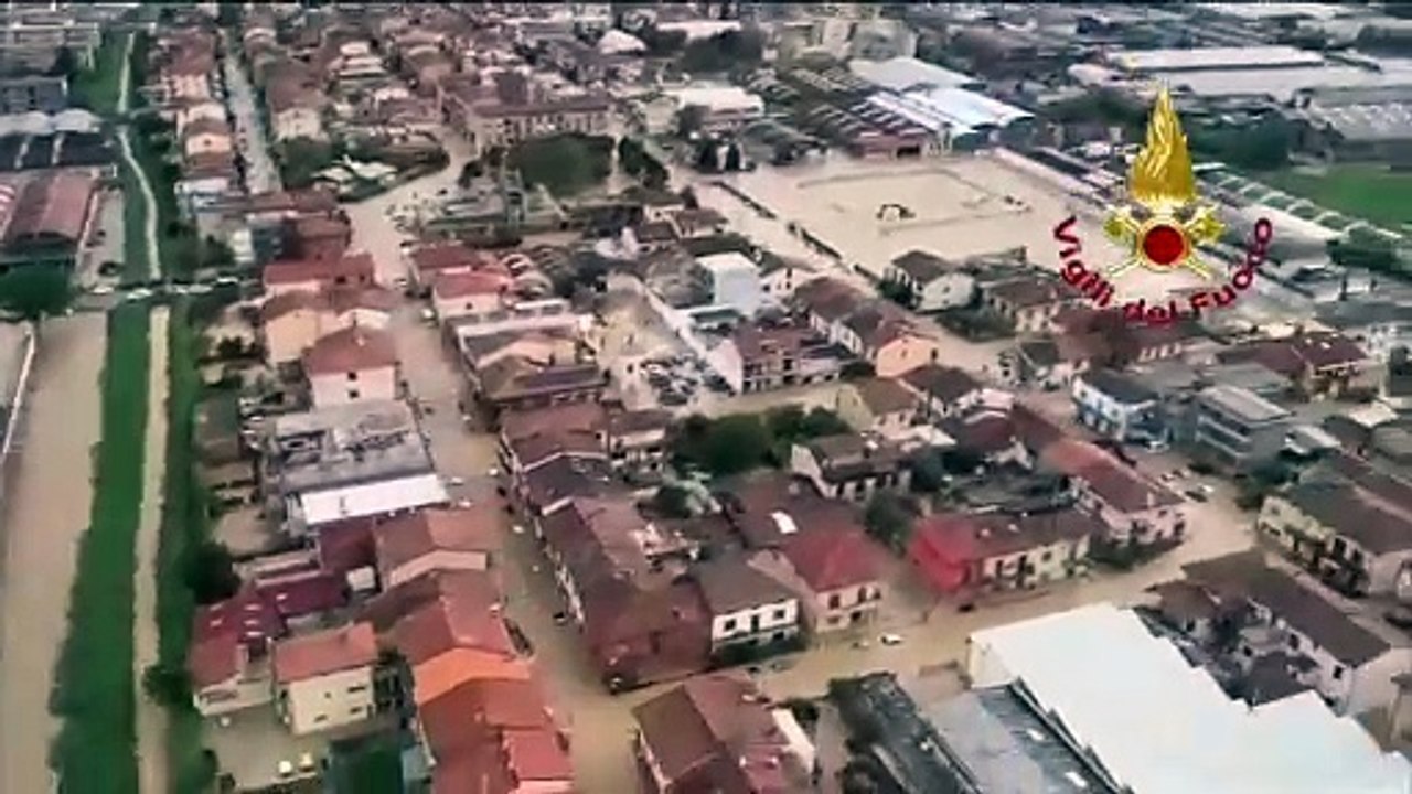 Maltempo: allagamenti in Toscana, tre vittime tra Prato e Livorno. Tre dispersi nel Fiorentino, uno nel Bellunese. Sui gommoni per salvare vite