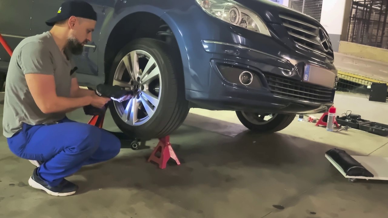 Transmission Gasket Leak Replacement on Mercedes Benz B Class