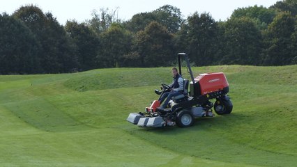 Découvrez les tondeuses électrique ELiTE Jacobsen au Golf National