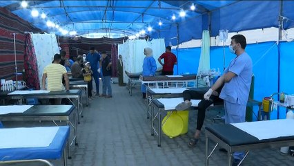 مستشفى غزي يستقبل جرحى قصف إسرائيل في خيمة