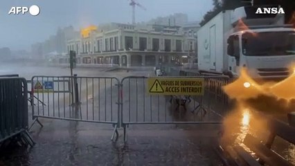 Video herunterladen: Maltempo in Francia, la tempesta Ciaran sferza la costa sudoccidentale