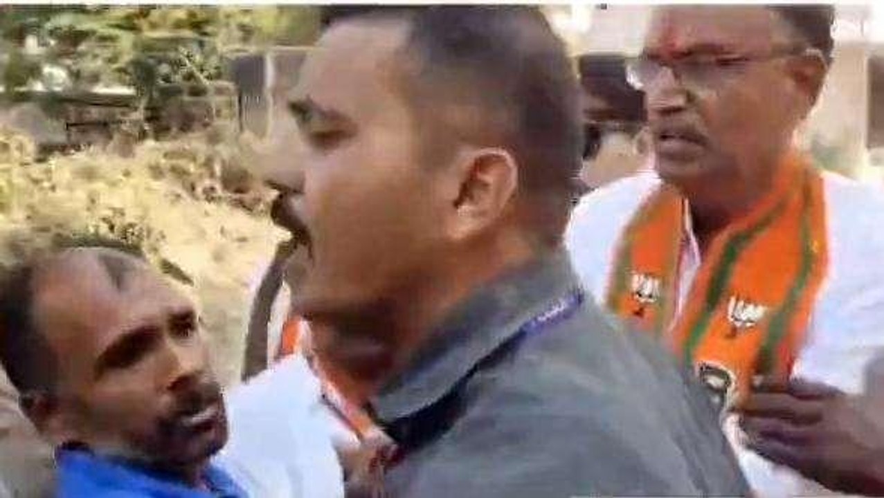 Viral: वोट मांगने गए BJP प्रत्याशी को ग्रामीणों ने खदेड़ा, देखिए Video
