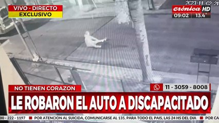 Roban auto a discapacitado y lo dejan arrastrándose en la calle