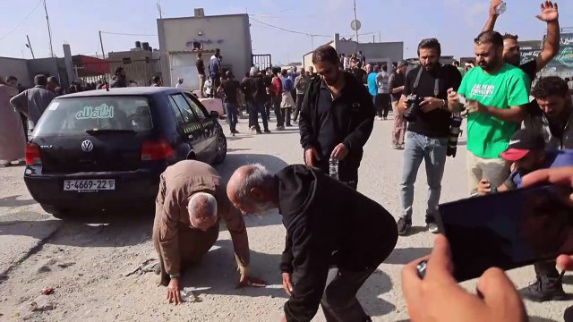 Israel empieza a enviar de vuelta a Gaza a miles de trabajadores palestinos