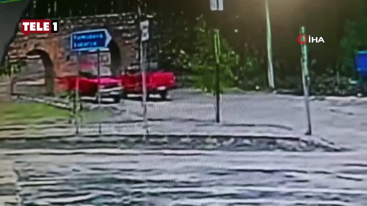 Kamyonet kendisini görünce duran bisikletliyi altına aldı!
