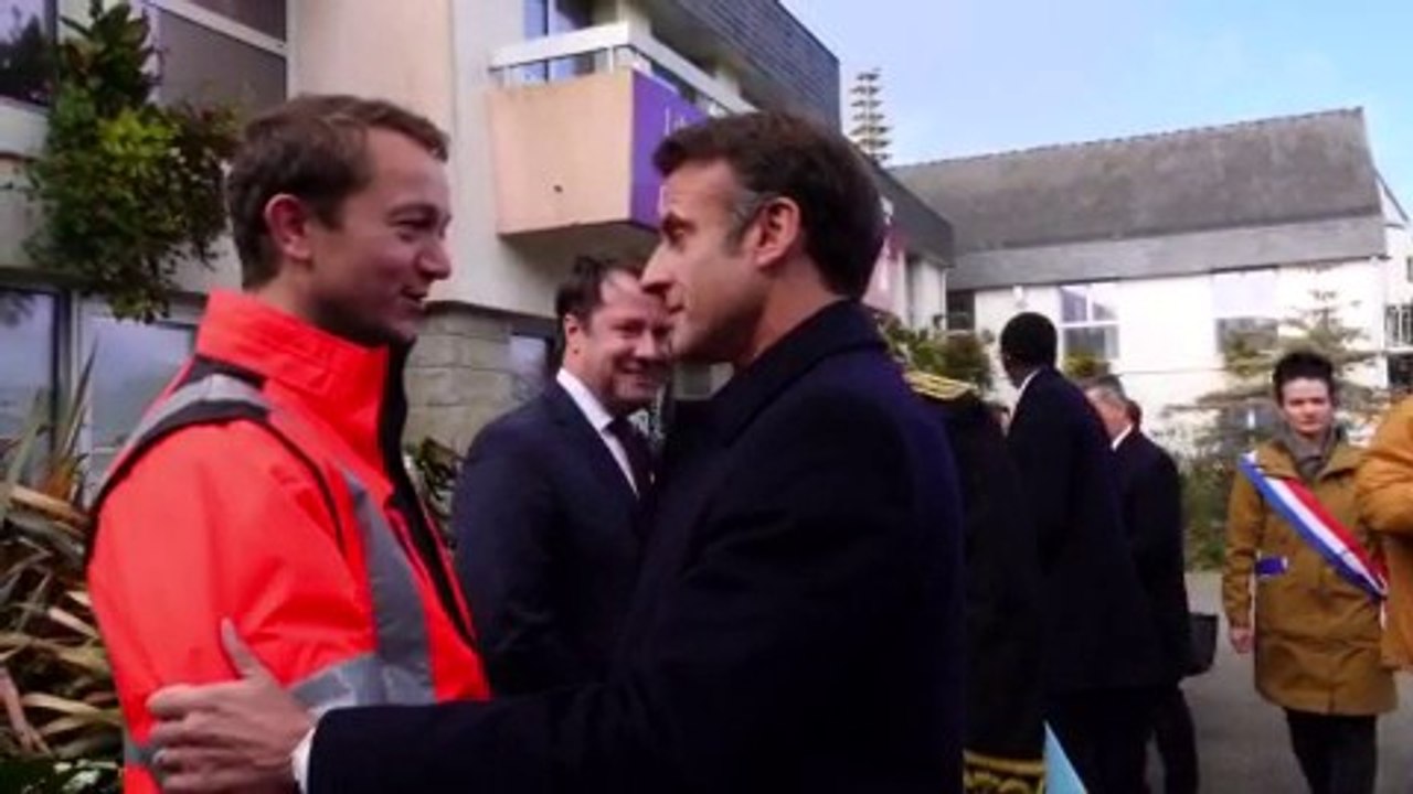uivez le déplacement d'Emmanuel Macron en Bretagne après le passage de la tempête Ciarán