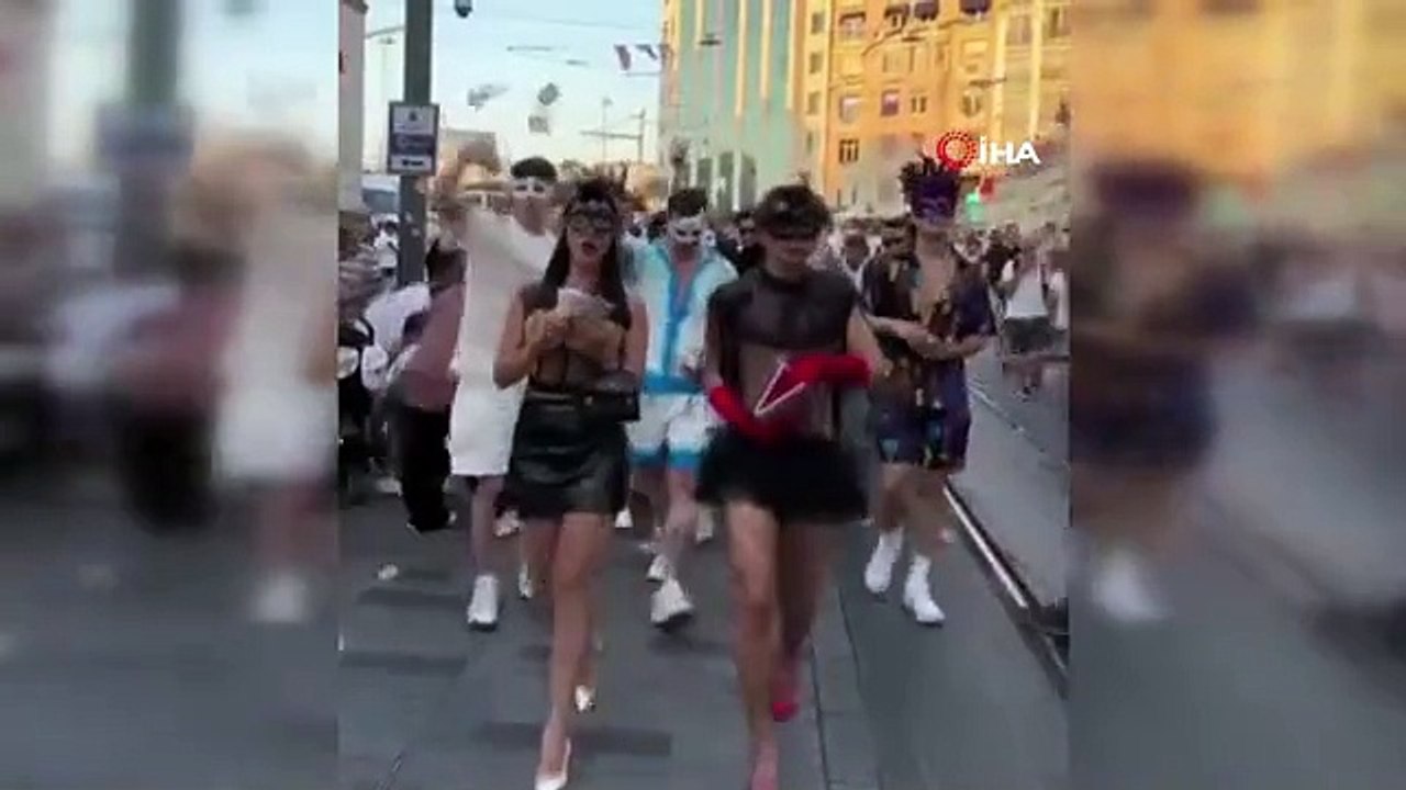 İstiklal Caddesi'nde yüzü maskeli şekilde havaya dolar fırlatan sanığa hapis cezası