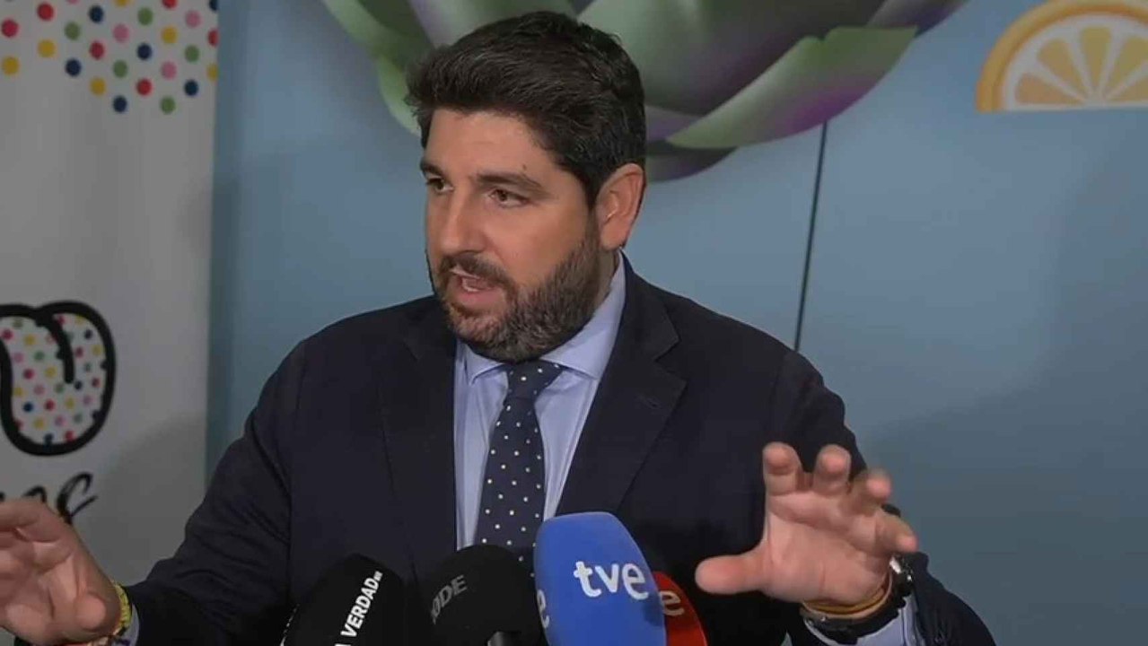El presidente de la Región de Murcia, Fernando López Miras, este viernes, criticando el pacto del PSOE con ERC.