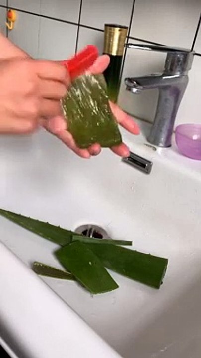 29-amazing-beauty-hacks-with-aloe-vera