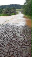 Fortes Chuvas no Paraná fazem córregos transbordar