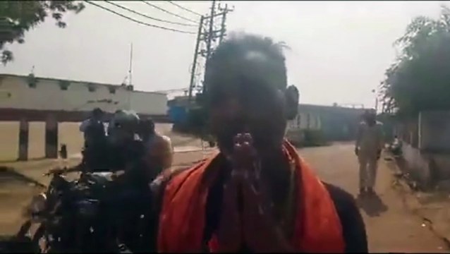 Video: साहब! मेरा क्या कसूर था...चाय वाले ने पुलिसकर्मियों की खोली पोल, वीडियो देख उड़ जाएंगे होश