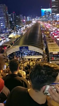 İstanbul Mecidiyeköy metrobüs durağında 'şüpheli paket' paniği