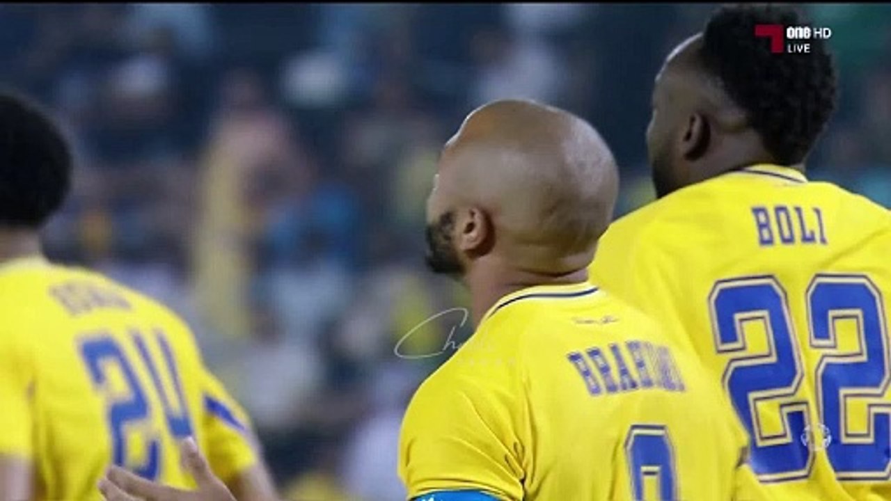 Yacine Brahimi buteur