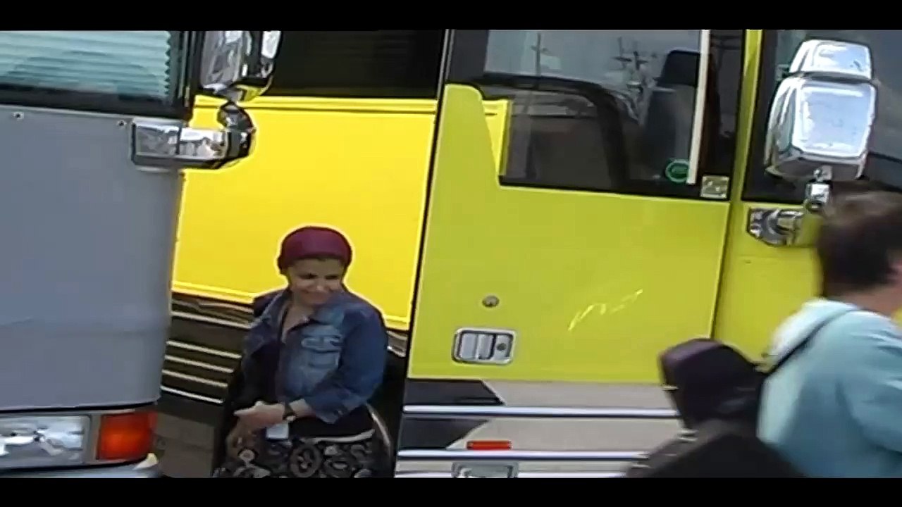 KATIE MELUA — Katie Interview: Singing In The Rain | Extras | Katie Melua - Concert Under the Sea