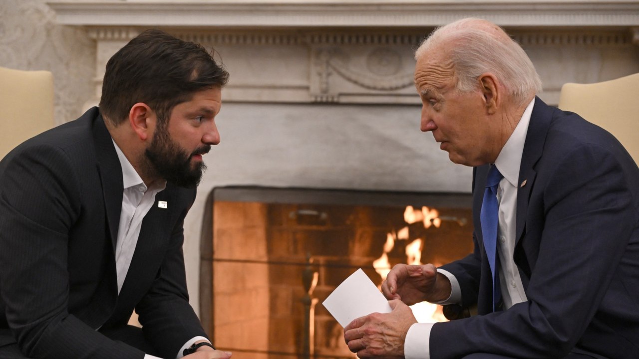 Críticas a presidente de Chile por pedir a Joe Biden que retire a Cuba de la lista de países patrocinadores del terrorismo