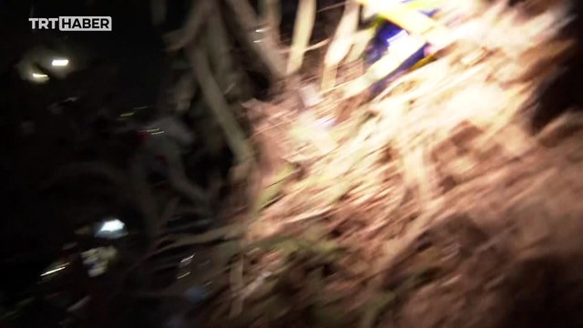 Gazetecilerin bulunduğu noktanın çok yakınına roket düştü