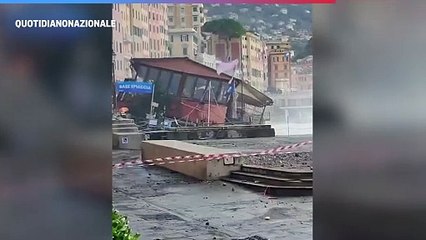 Ristorante abbattuto dalle onde a Camogli