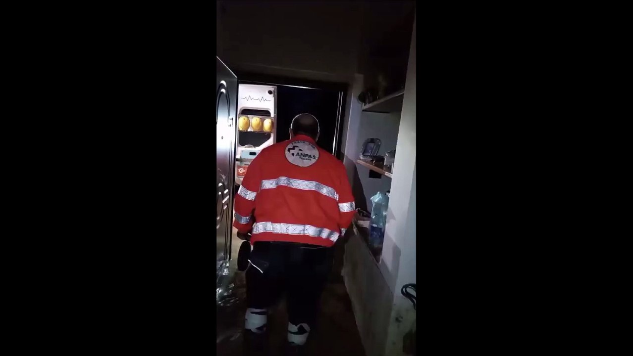 Campi Bisenzio, donna salvata dai vicini