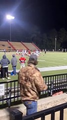 Son fils exécute une capture de football impossible