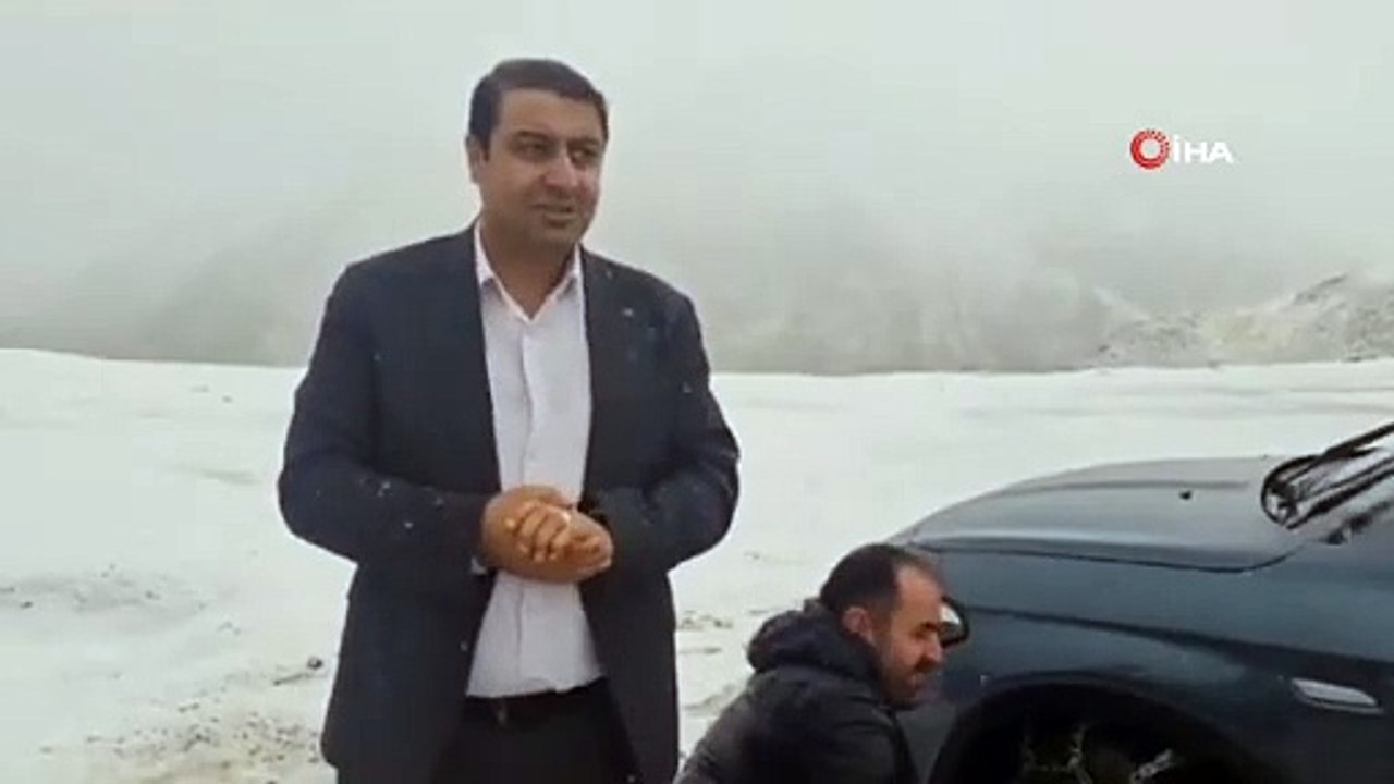 3 bin rakımlı Karabet Geçidi'nde kar yağışı trafiği olumsuz yönde etkiledi