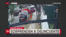 Sorprenden a un delincuente intentando robar cosas del interior de vehículo en el primer anillo