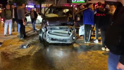 Kırmızı Işık İhlaliyle Meydana Gelen Kaza: 3 Araç Karıştı, 3 Sürücü Yaralandı