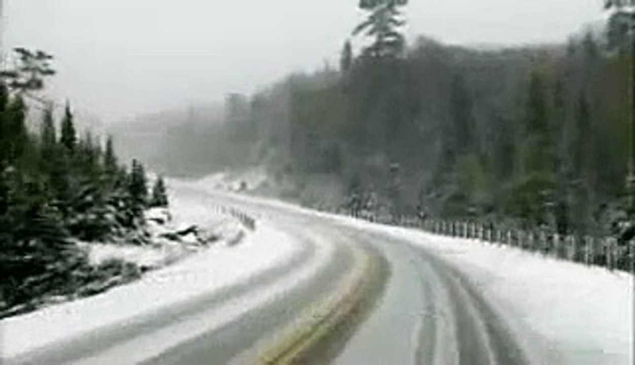 Glenn Gould: Au delà du temps Bande-annonce (EN)