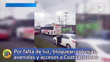 Por falta de luz, bloquean colonias, avenidas y accesos a Coatzacoalcos