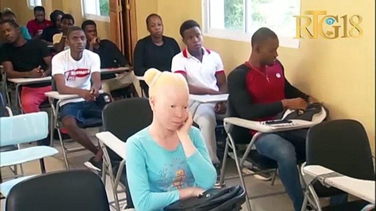 Direktè akademik inivesite André Laroche la montre gwo inkyetid li akoz sitiyasyon ekonomik peyi a