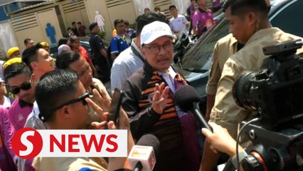 PM urges Opposition MPs to resume talks on constituency allocations
