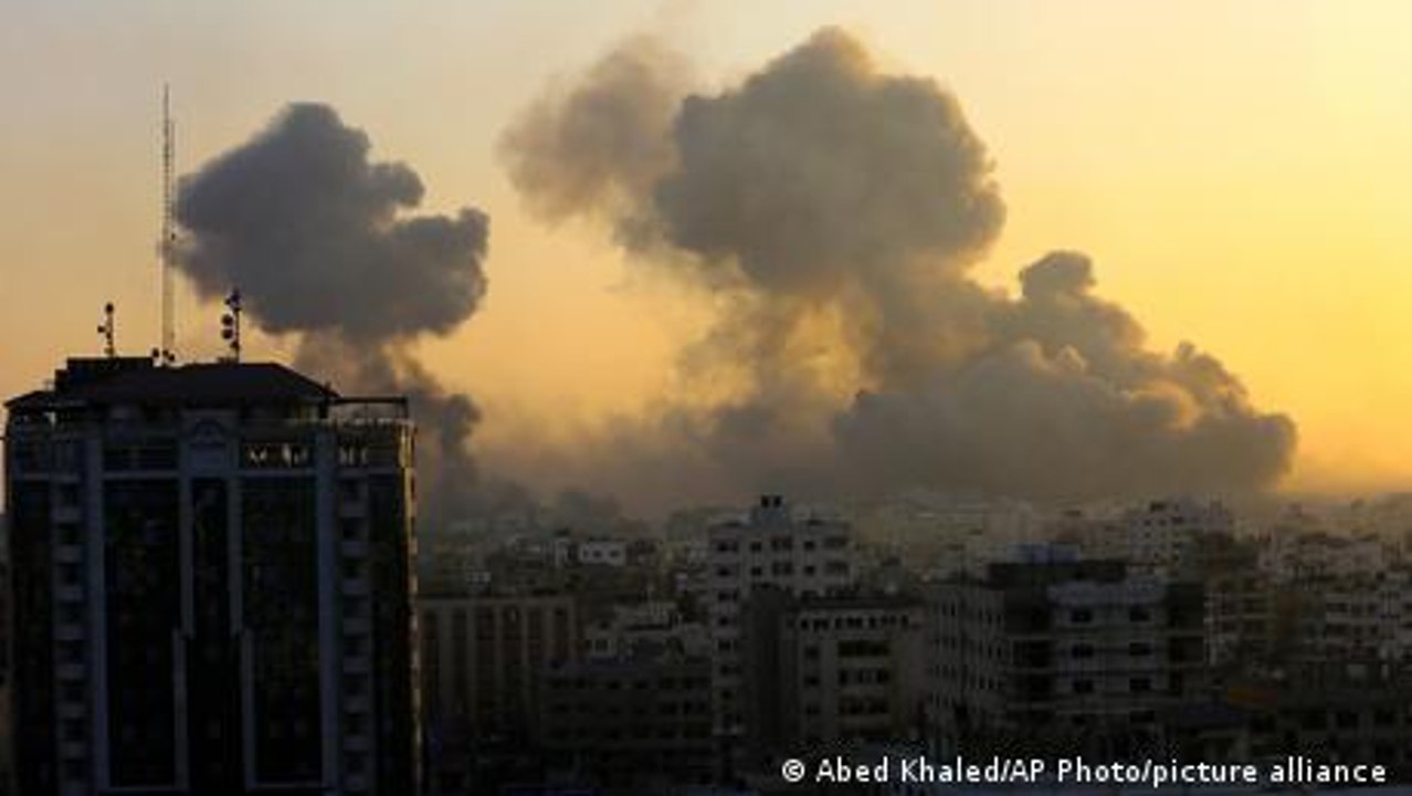 Gaza: Airstrikes hit UN schools being used as shelter