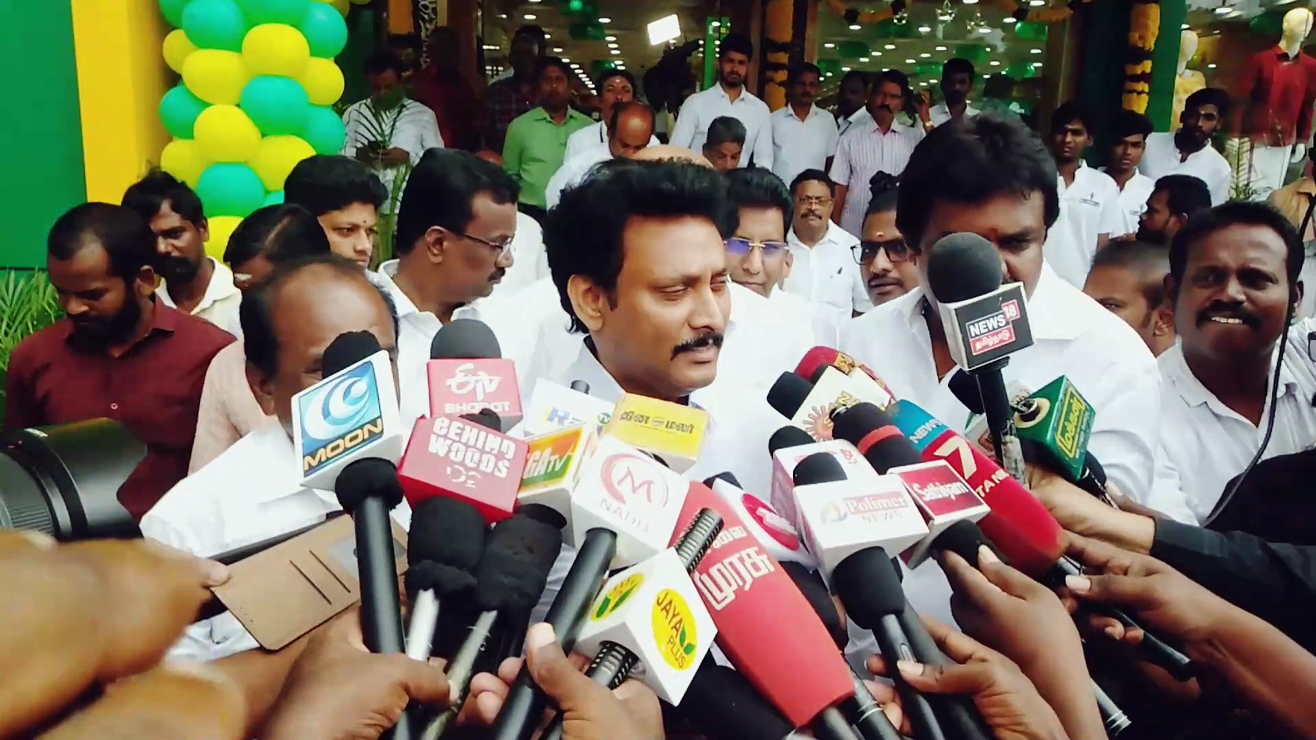 நீட் தேர்வுக்கு எதிராக அரசுப்பள்ளி மாணவர்களிடம் கையெழுத்து பெறுவதில் எந்த தவறும் இல்லை - அமைச்சர் விளக்கம்