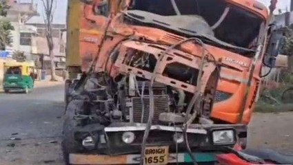 पटना: दो ट्रकों की हुई जबरदस्त टक्कर, दो चालक हुए घायल, एक की हालत गंभीर