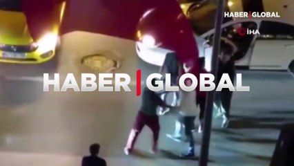 Akıllara durgunluk veren yol kavgası! su şişesi yüzünde patladı