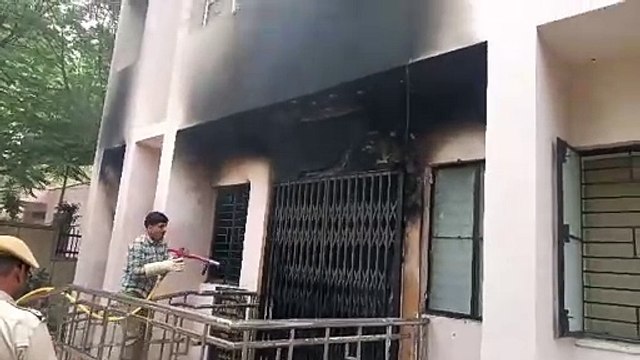 इनकम टैक्स कार्यालय में लगी आग, तीन कमरों में रखे दस्तावेज खाक