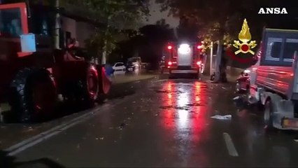 Download Video: Maltempo, oltre mille interventi dei vigili del fuoco per l'alluvione in Toscana