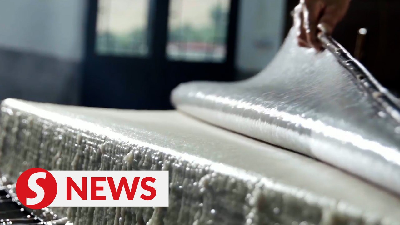 A glimpse of traditional papermaking in east China
